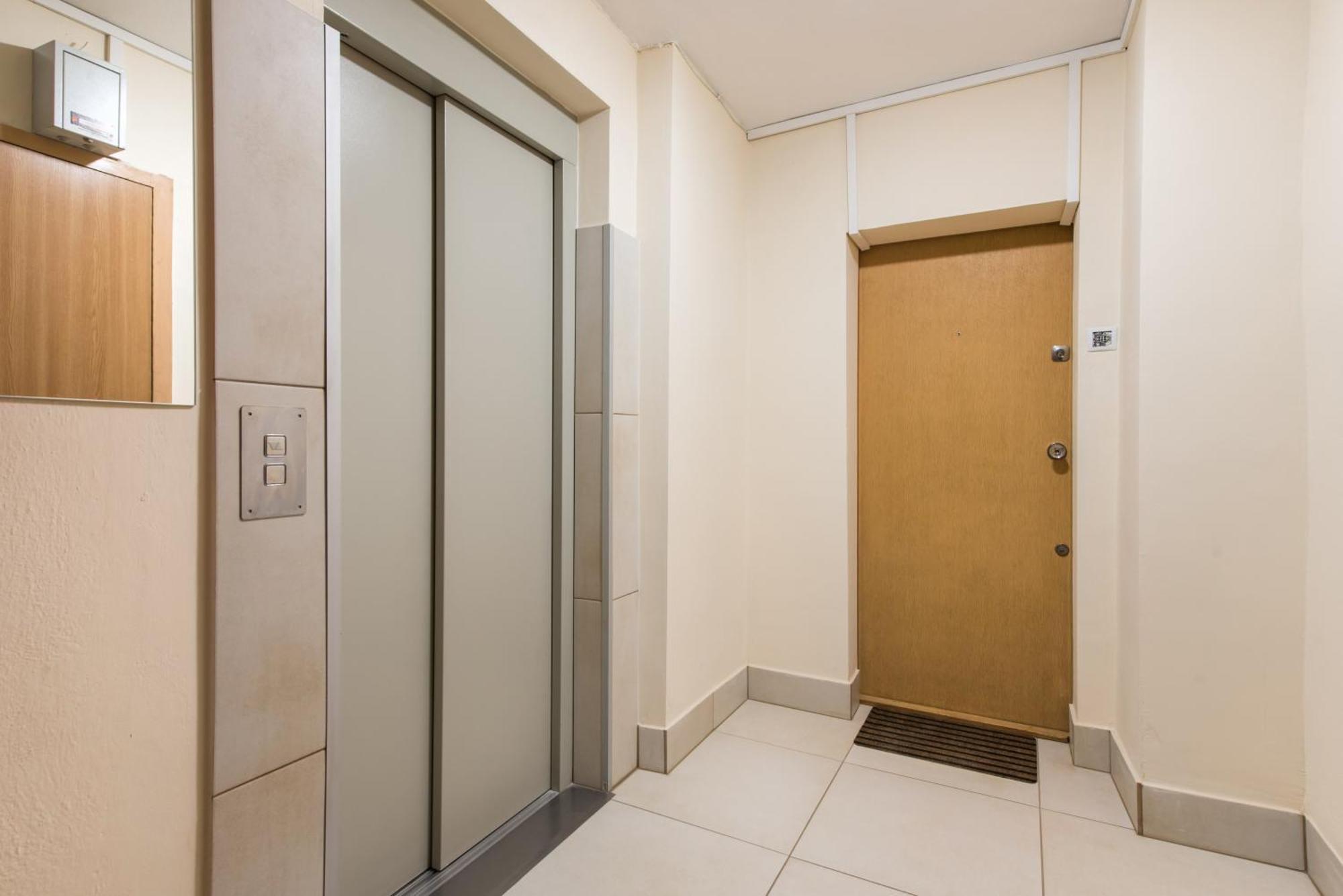 Room, Inflancka 19 华沙 外观 照片